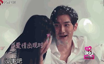 刘雯每月收入多少钱,刘雯收入2018排第几