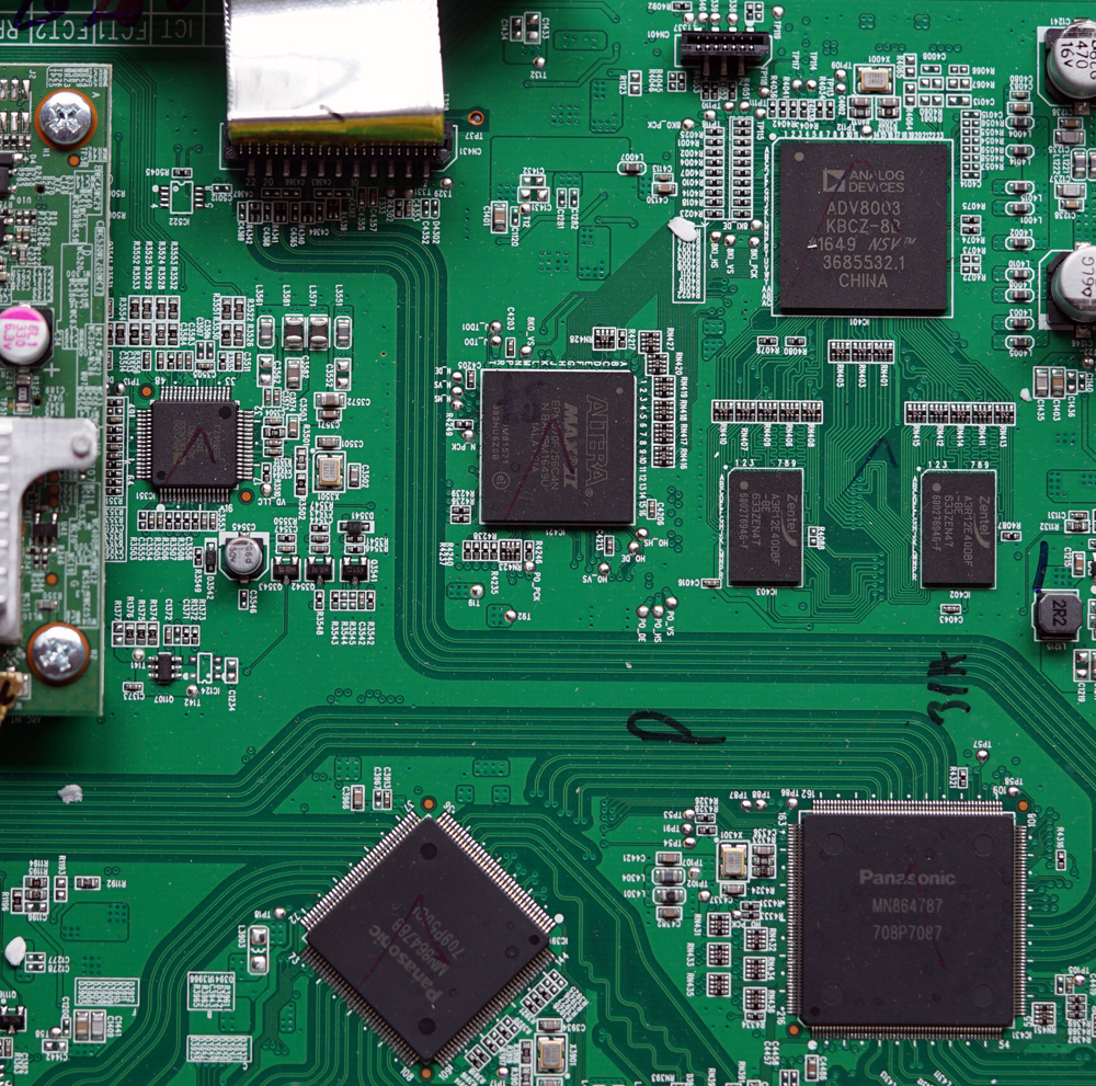 天龙AVR-X6400H和马兰士SR6012拆解！谈两台相差一万的AV功放区别