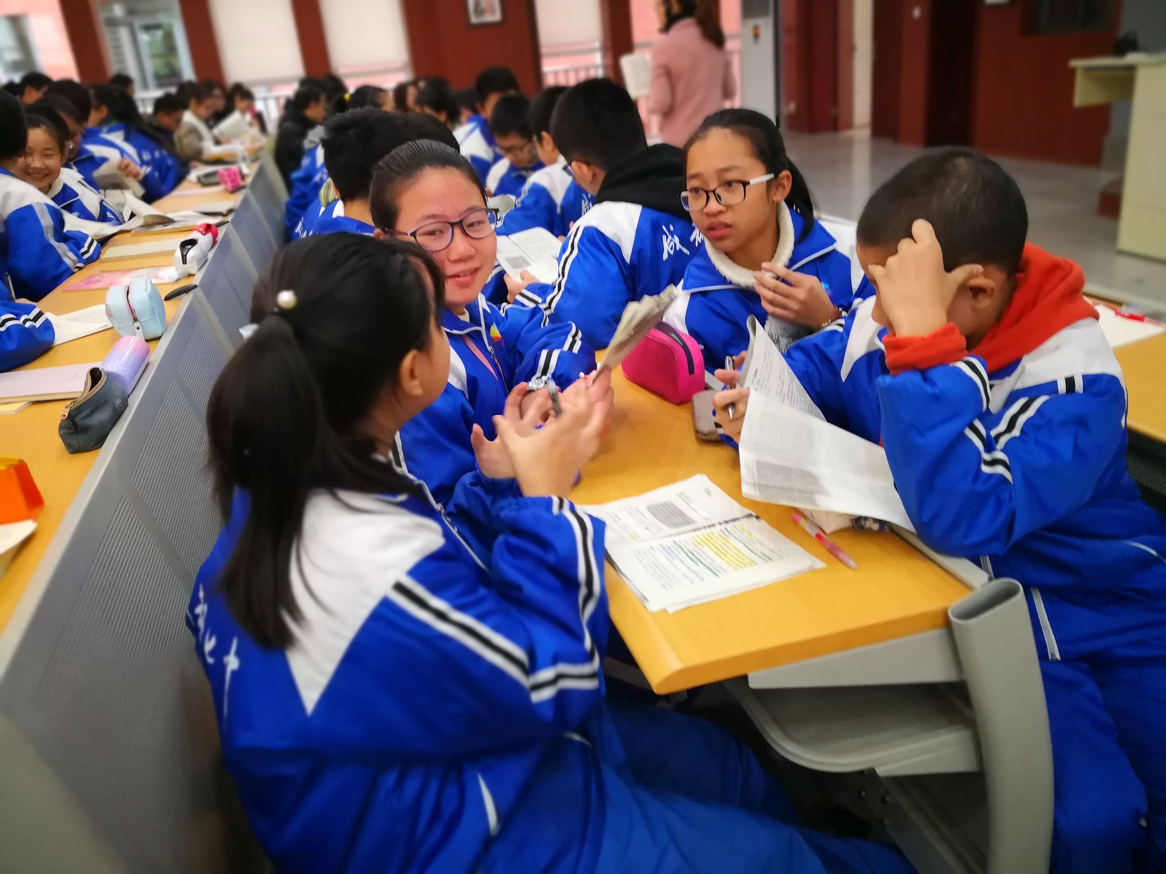 让学生感受成功的体验,课堂上师生互动激发学生学习兴趣