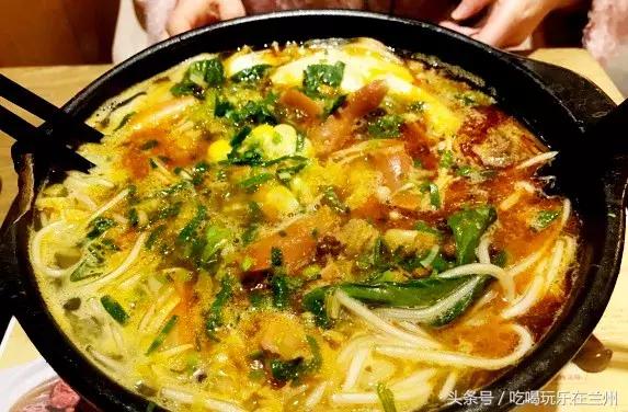 天冷了做一碗砂锅暖心又暖胃,小砂锅既暖心又暖胃