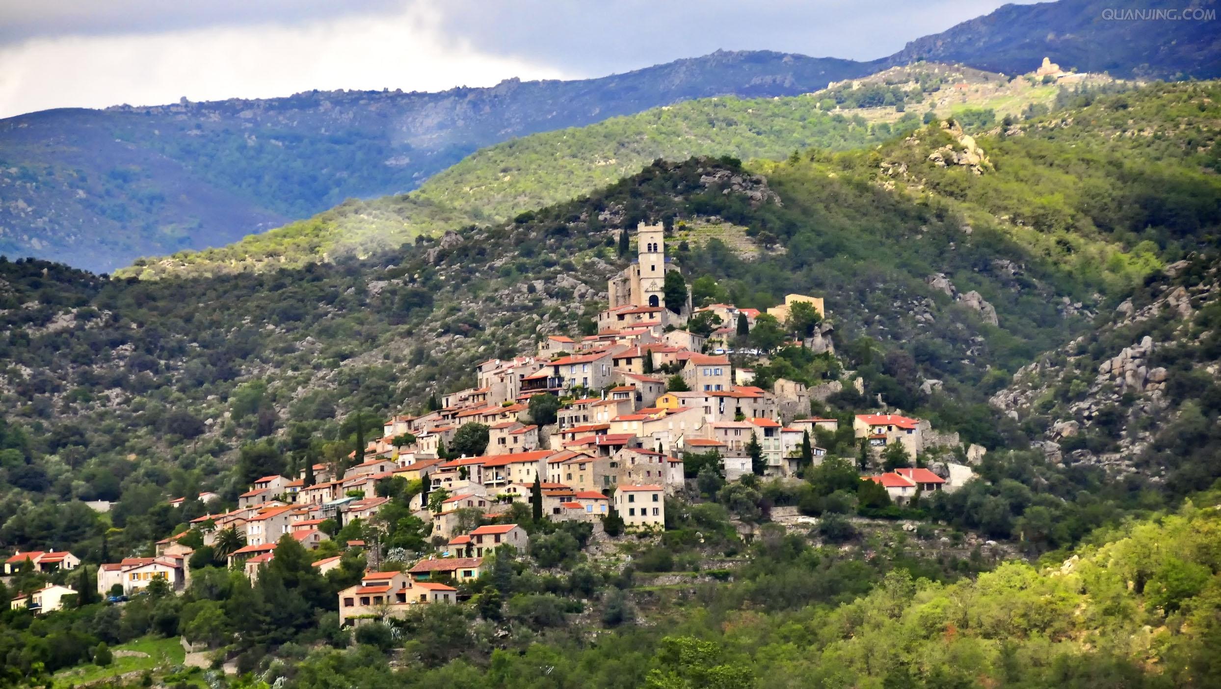 这个欧洲的免税天堂，700年没经历过战争，国家元首却要外国人当