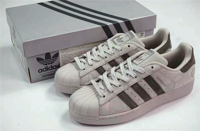 阿迪达斯adidas最新款三叶草,adidas阿迪达斯大男童鞋子