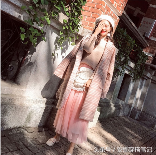 复古腔调千鸟格外套，不论搭配裤子还是裙装都很时尚