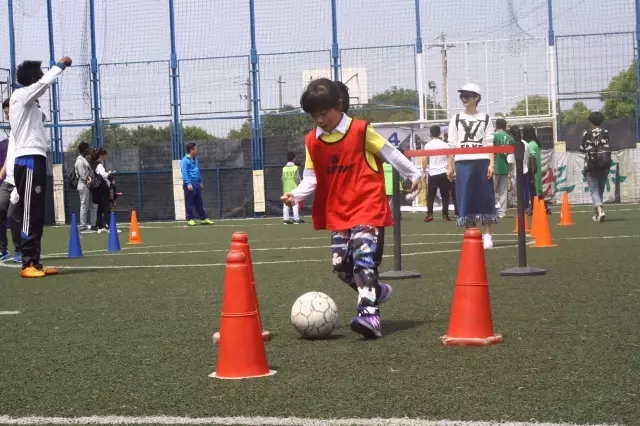 亲子足球如何开展,足球公益课亲子