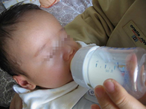 11个月宝宝鼻炎一直流鼻涕,八个月孩子一直流鼻涕是鼻炎吗