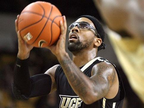 两位球王之子天差地别，原来篮球比足球重这么多！