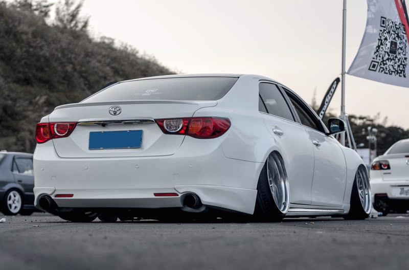 受玩车老爸影响从小就喜欢改装，长大后把锐志改成撩妹大后超！