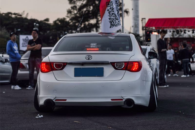 受玩车老爸影响从小就喜欢改装，长大后把锐志改成撩妹大后超！