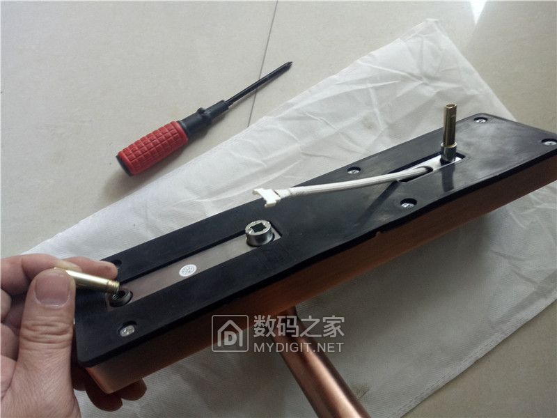 智能门锁容易被小偷无痕打开吗,智能门锁拆解图解