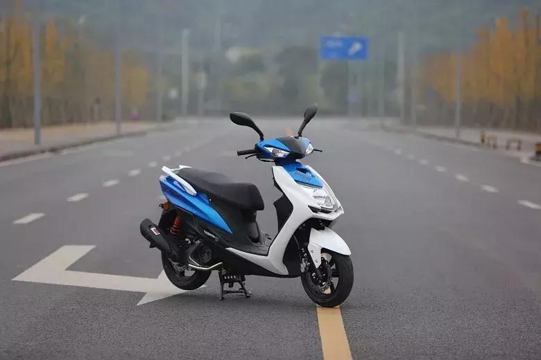 牛摩评测新感觉250双缸街车,牛摩测评赛科龙