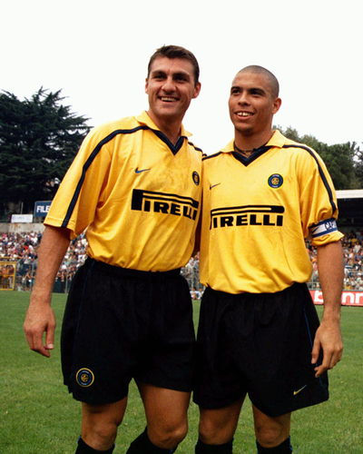 巴乔跟马尔蒂尼谁才是意大利老大,巴乔在老马尔蒂尼打了几场比赛