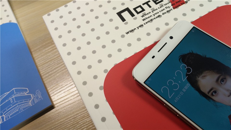 明明可以靠颜值偏偏你要拼实力,明明能靠脸偏偏拼才华