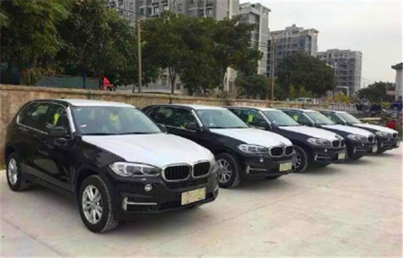 兰德酷路泽途乐路虎卫士谁更耐用,途乐路虎2022款落地价多少钱