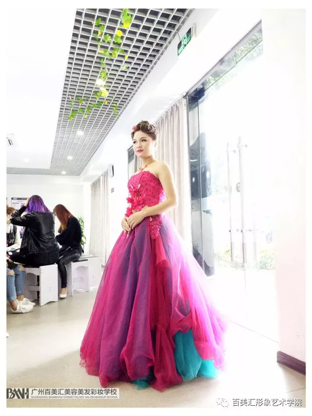 欧式时尚party妆,一般用于晚宴妆影视妆舞台妆