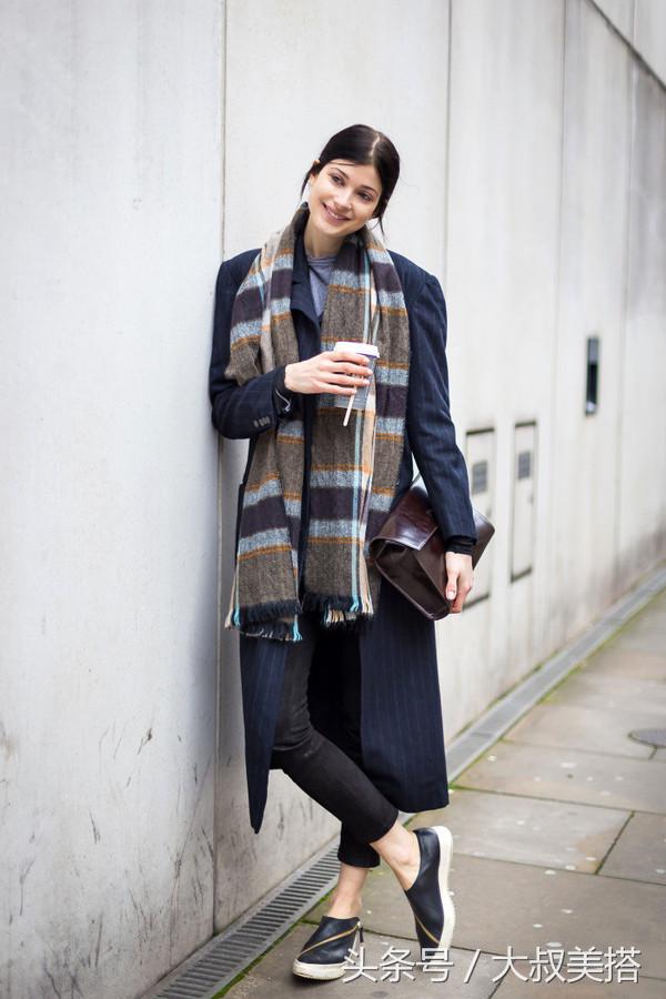 秋冬围巾时髦系法,秋冬围巾怎么披好看