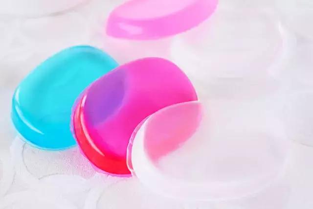 脸上有绒毛浮粉应该怎么办,脸上擦粉老是有浮粉怎么办