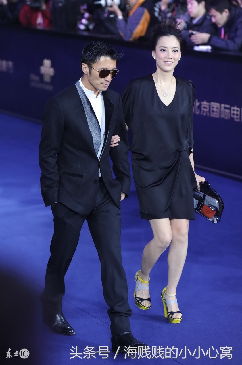 原来她才是谢霆锋背后真正的女人,能力出众,实力惊人!