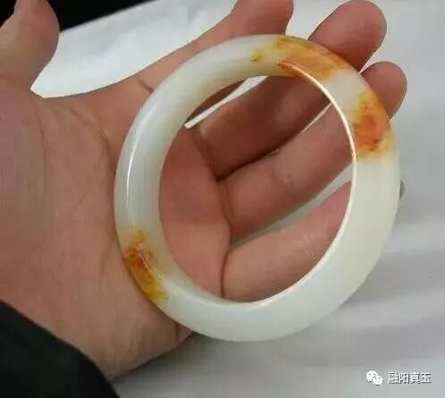 如何挑选优质和田玉石手镯,如何挑选和田玉手镯