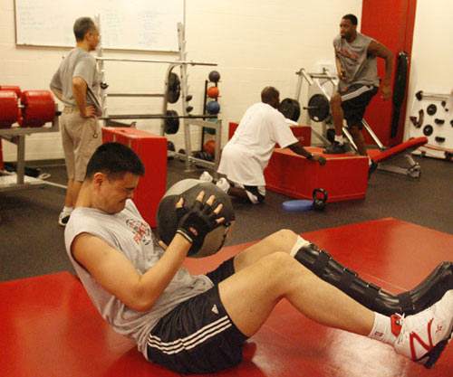 nba球员一天训练几个小时,nba球员如何利用哑铃训练