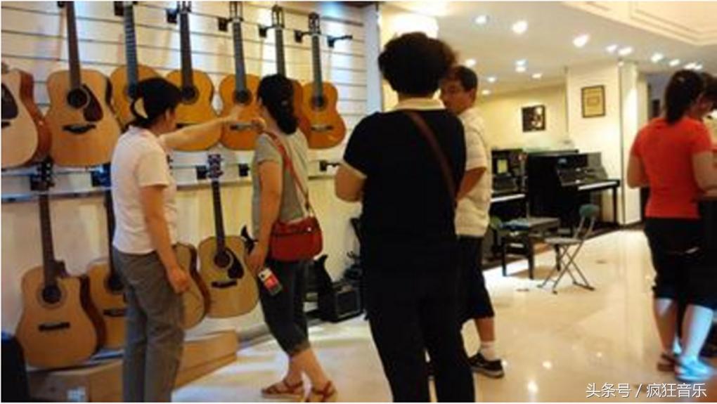 初学者如何挑一款便宜好用的吉他,吉他如何挑选好的弦