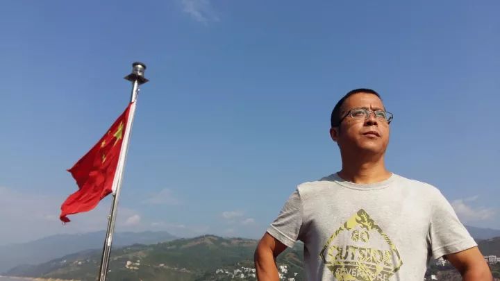 一颗圆珠钥匙链,每一把锁都有一把钥匙