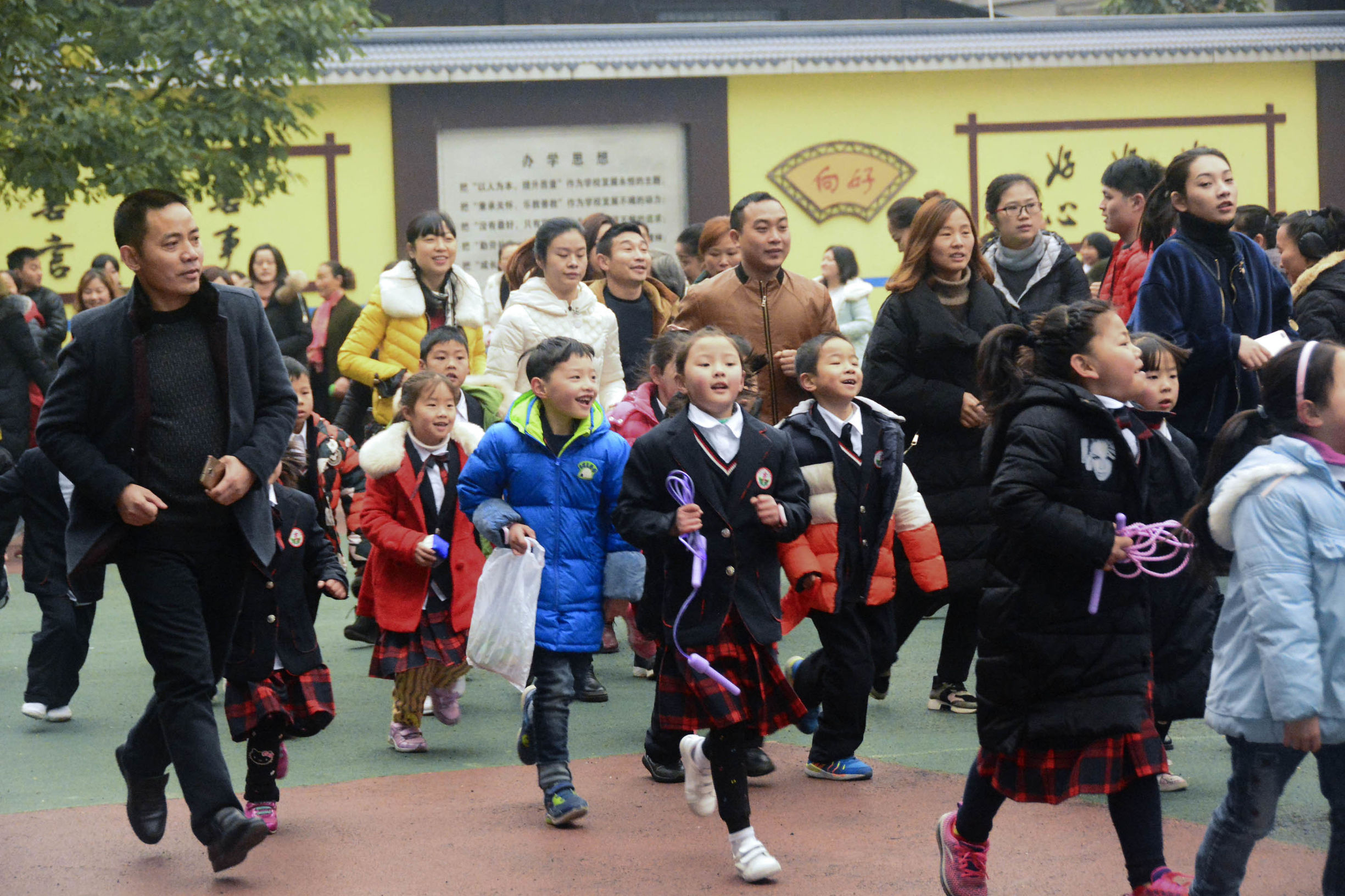 冬季亲子运动会游戏大班,巴州三中运动会