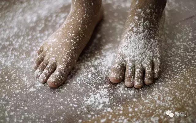 新生儿爽身粉致癌,新生儿用强生爽身粉的危害