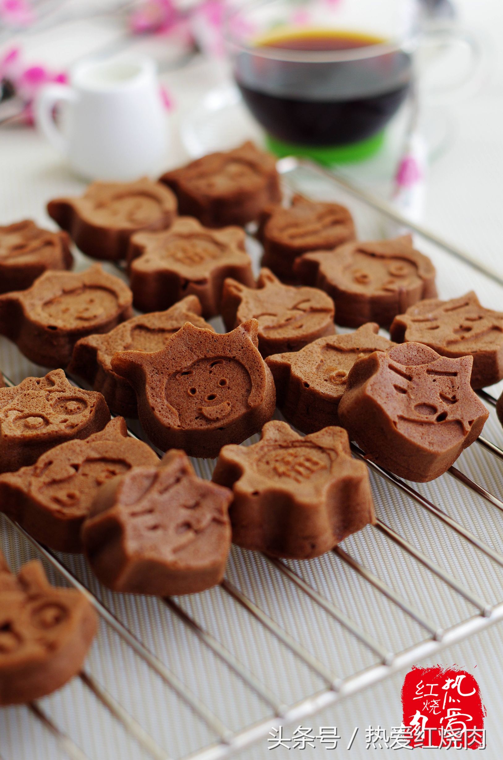 不用烤箱就能做出软绵绵的蛋糕,没有烤箱也能做的简单慕斯蛋糕