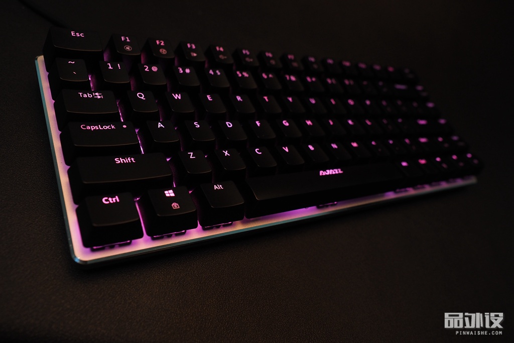 黑爵极客ak33怎么连接电脑,极氪黑爵背光键盘ak33怎么开灯