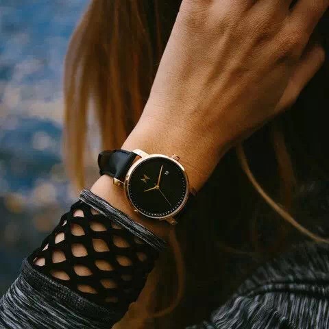 今年给自己买了个表,我去年买了一个表