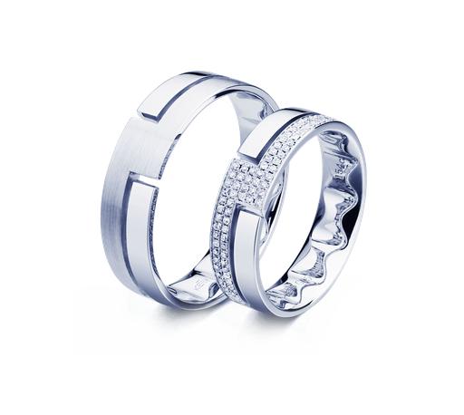 安妮海瑟薇挺孕肚出街,安妮海瑟薇项链珠宝