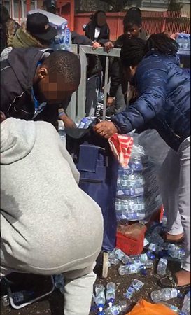 伦敦市民抢水忙——激光打标机打过标没啊