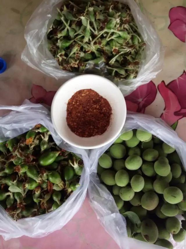 水果蘸着盐巴、辣椒吃，泡酒喝，云南人吃水果的姿势太丰富多彩了