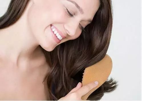 小朋友冬天头发静电炸毛怎么消除,一到冬天头发就炸了