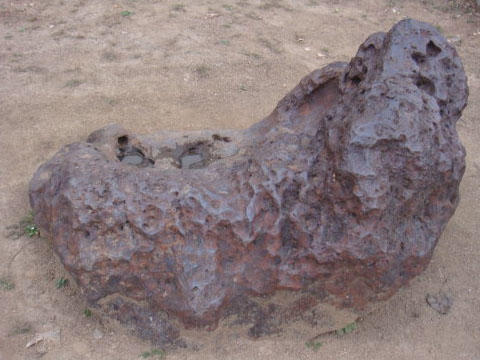 莒南铁牛石铁陨石,世界上最大的金属陨石图片