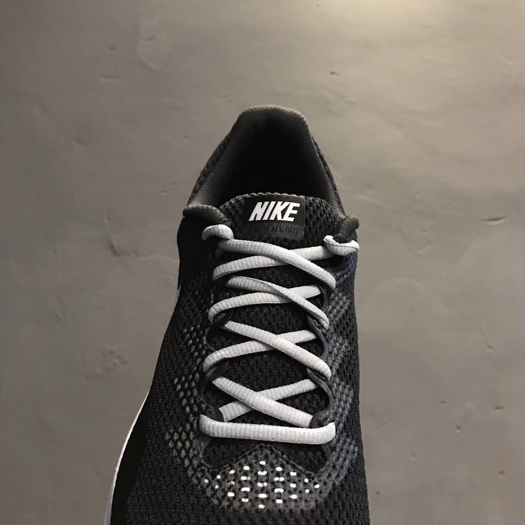 耐克纤维丝全掌气垫鞋,耐克气垫女鞋穿着会变大吗