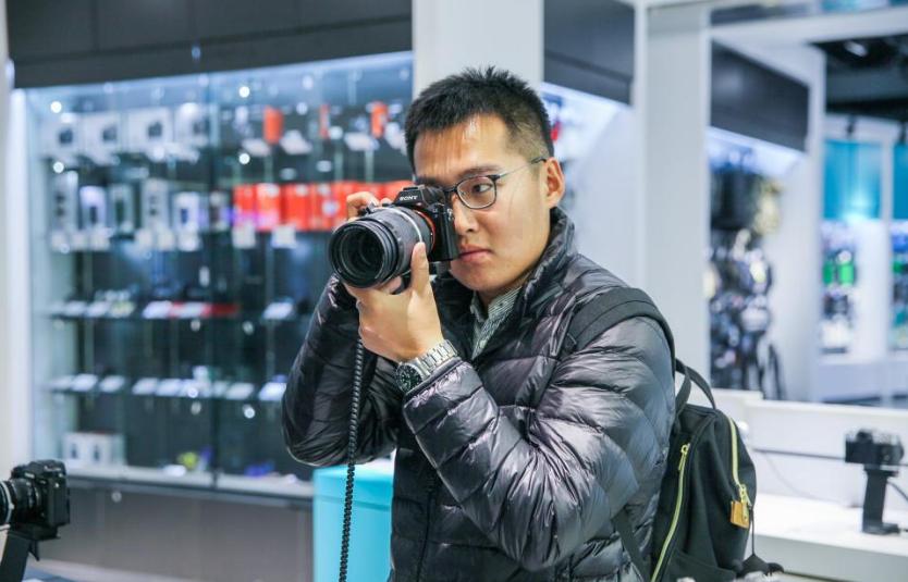 圣诞节热恋生活日记,开着轩逸陪女朋友搜集北京的圣诞树