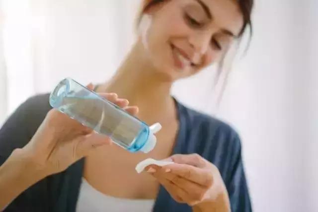 混合性肤质适合用爽肤水柔肤水,柔肤水化妆水爽肤水有什么区别