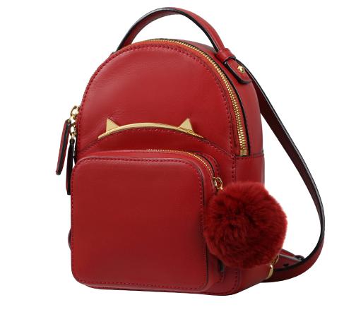 春夏个性时髦的包包这样背更时尚,蓝色搭黑色背什么包包好看