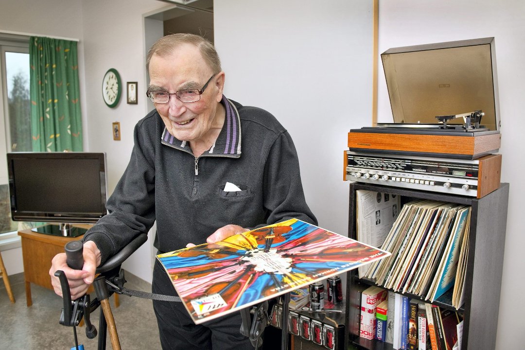 此人每日烟酒不停活到107岁成挪威最长寿老人