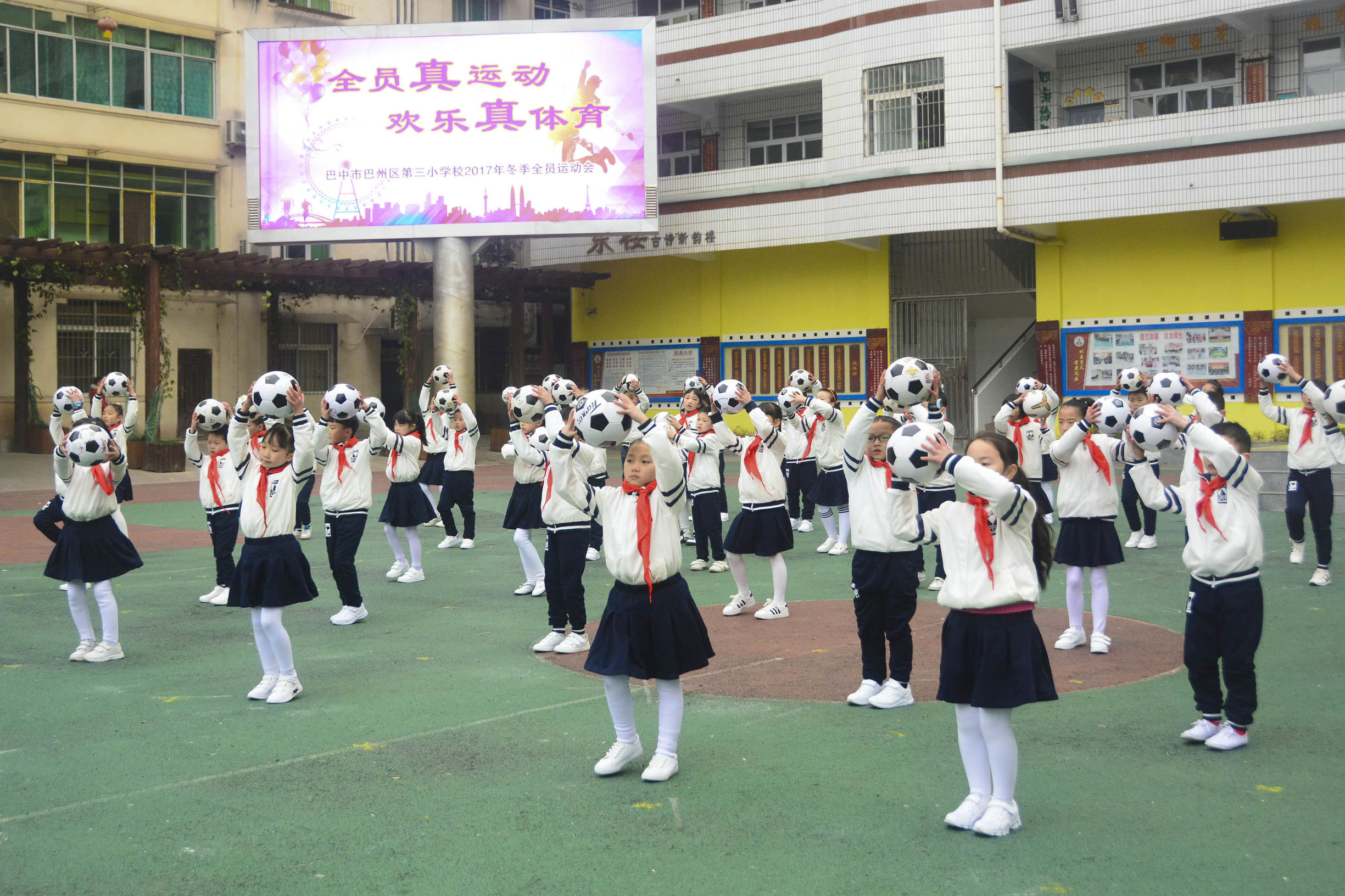 红山区第17小学足球啦啦操,三小校运会啦啦操