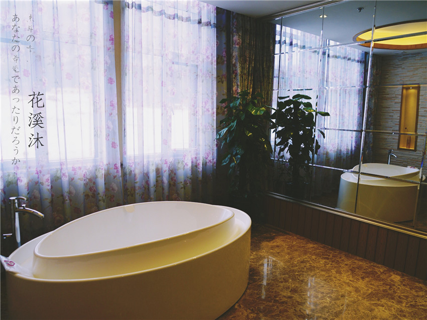 你以为来到了马尔代夫?这里是冰火两重天的花溪沐温泉酒店