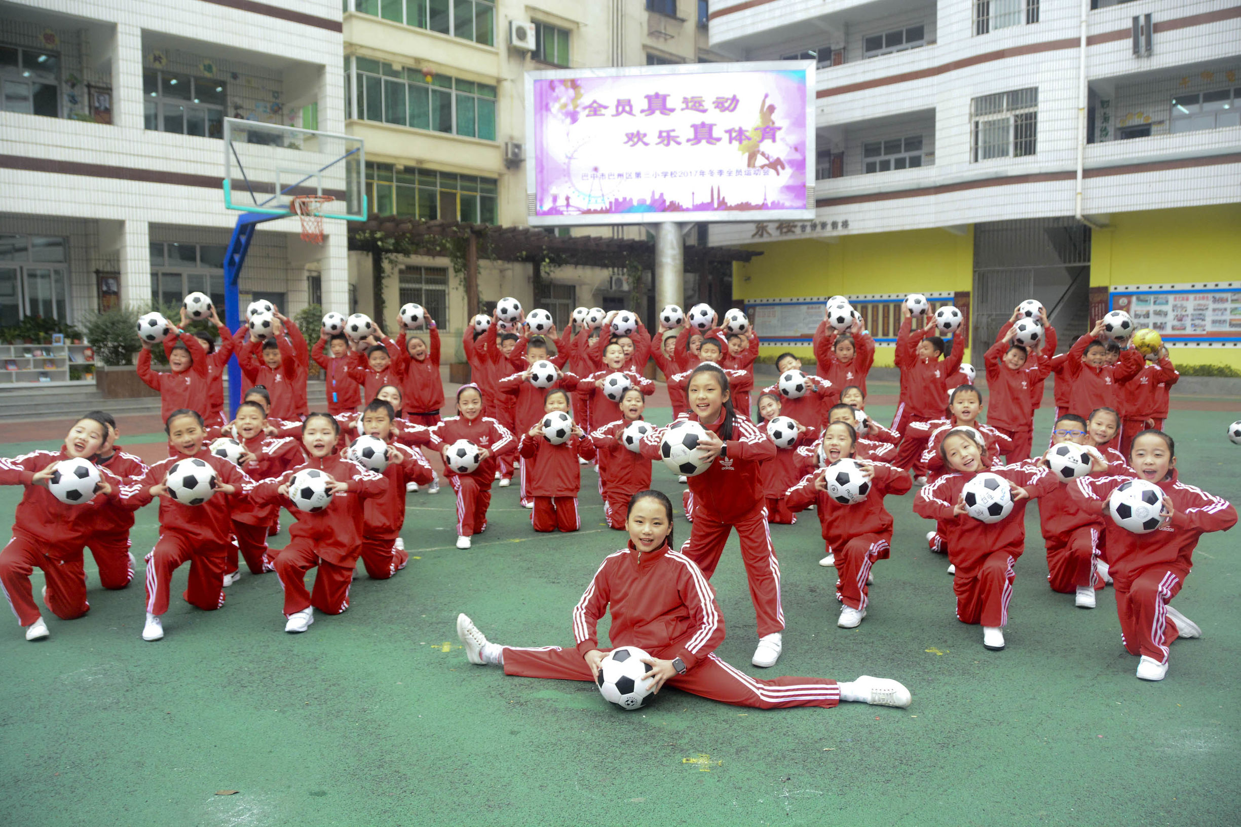 三小校运会啦啦操,巴中市巴州区三小足球操