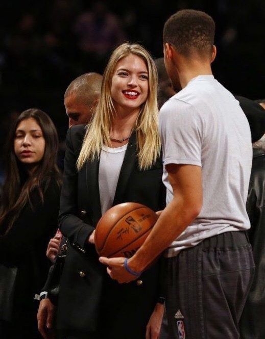 迷妹如何表白球星？腿长1米5女神独爱汤神，澳队长暗恋大姚！