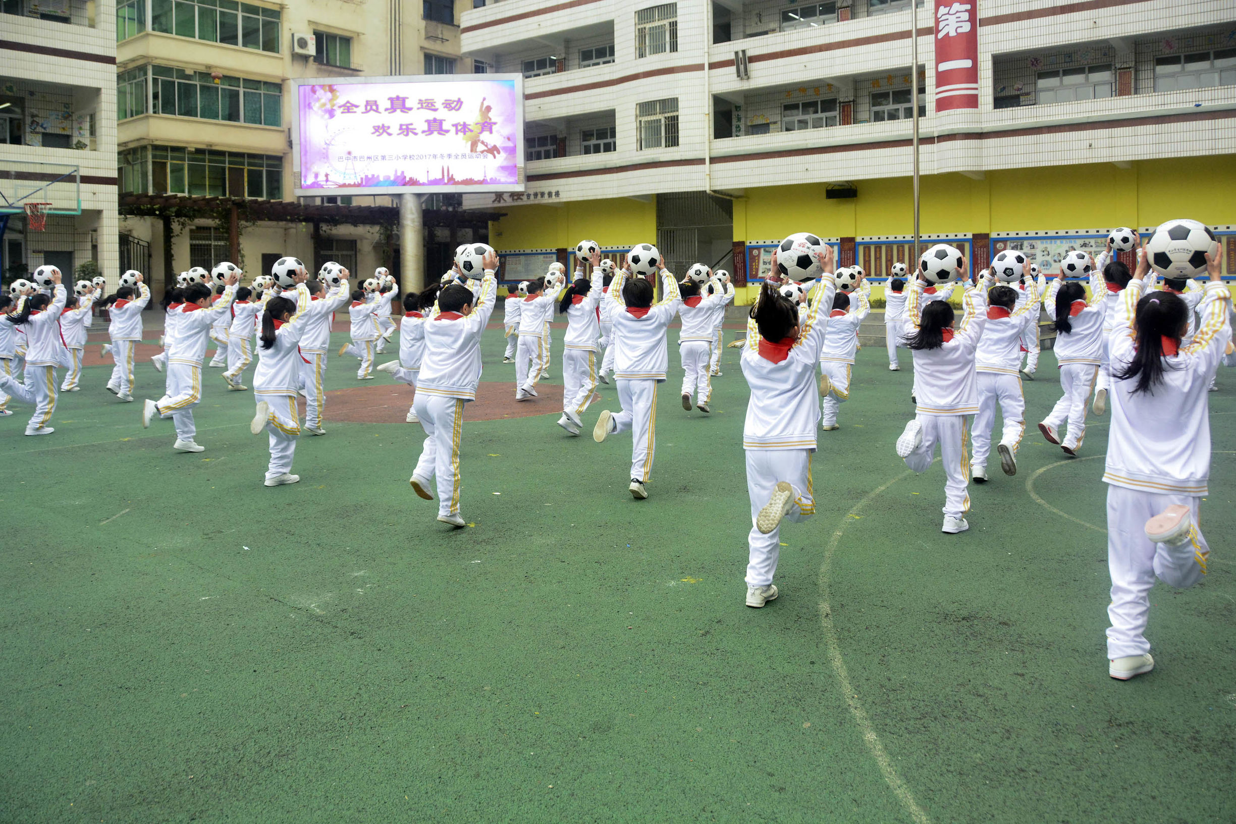 三小校运会啦啦操,巴中市巴州区三小足球操