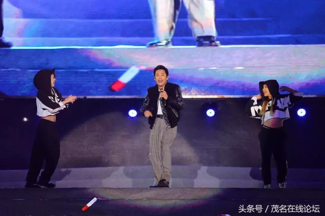 浠婂婕斿嚭鐜板満鍡ㄧ炕鍏ㄥ満,浠婂鍡ㄧ炕鍏ㄥ満鐜板満