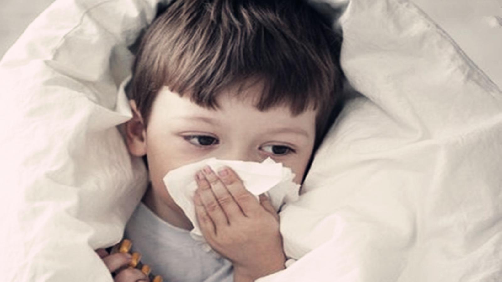 宝宝流鼻血怎么快速止血最有效,宝宝流鼻血快速止血小妙招