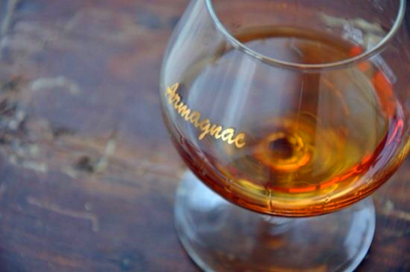 白酒、啤酒、红酒、烈酒各大派别怼起来了，你站哪一队？