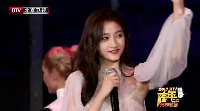 angelababy跨年歌曲跑调,angelababy杨幂晚会