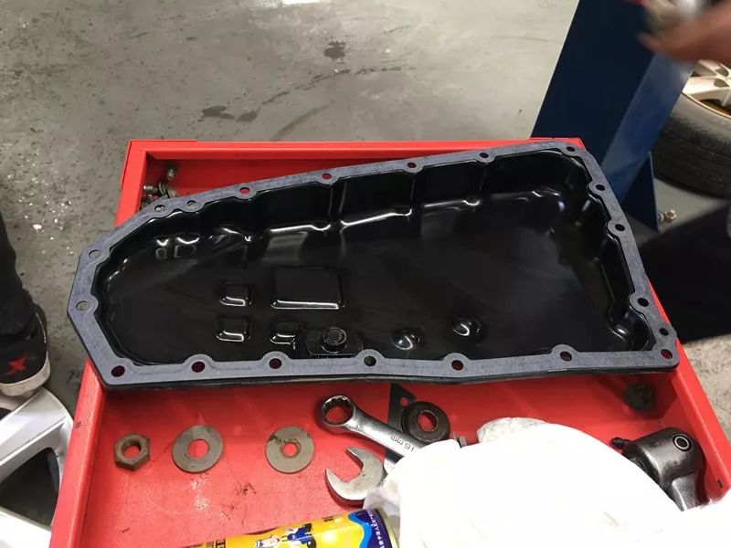 老迈腾和新迈腾综合测评,7年车大保养都需要做什么